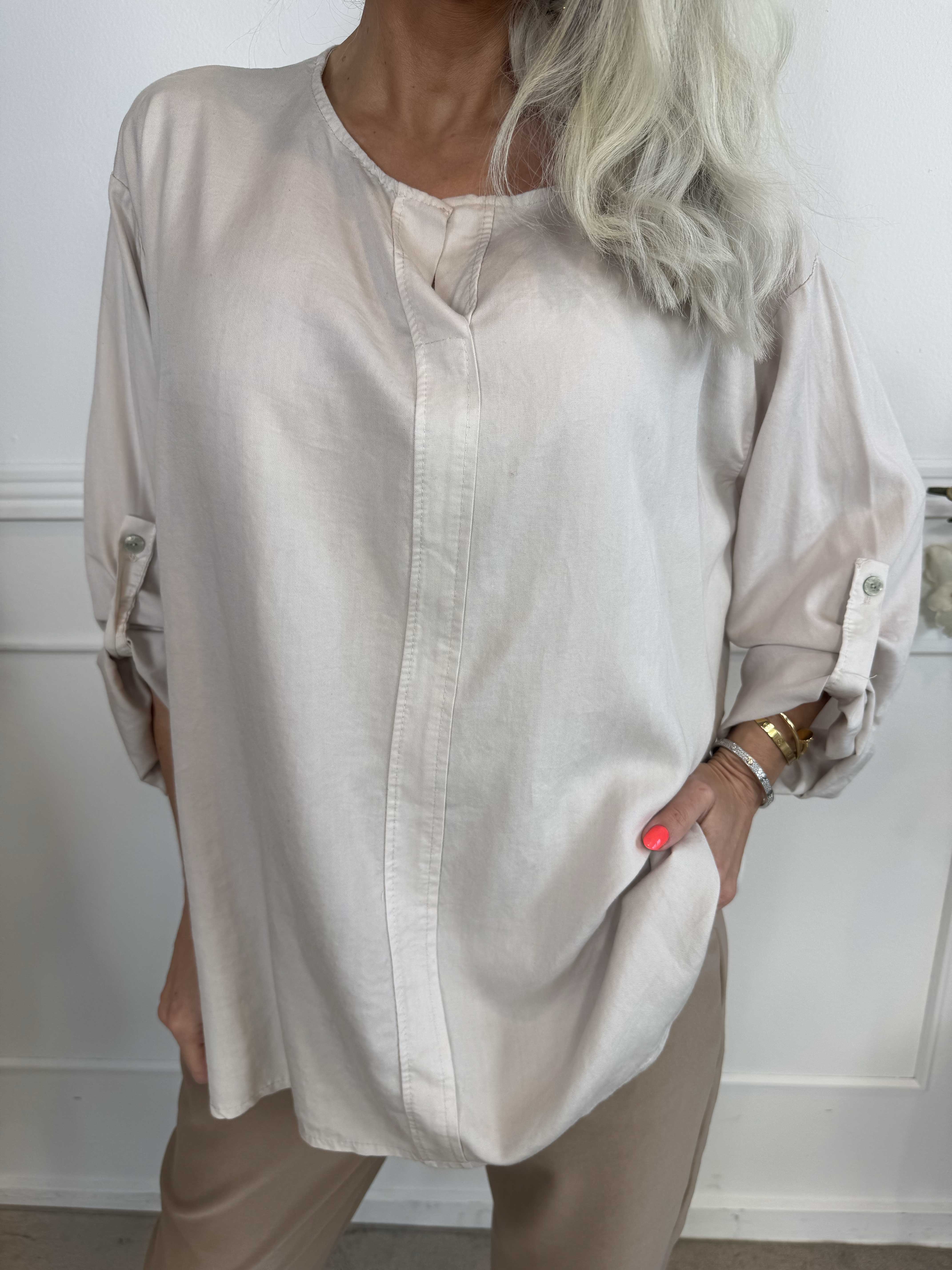 Emelda - Lätt enfärgad skjorta i lyocell